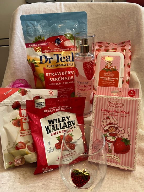 Dr Teals Other - Strawberry-Themed Gift Bundle with Dr Teal's Epsom Salt